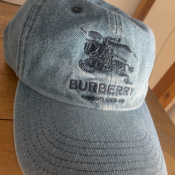 burberry supreme hat